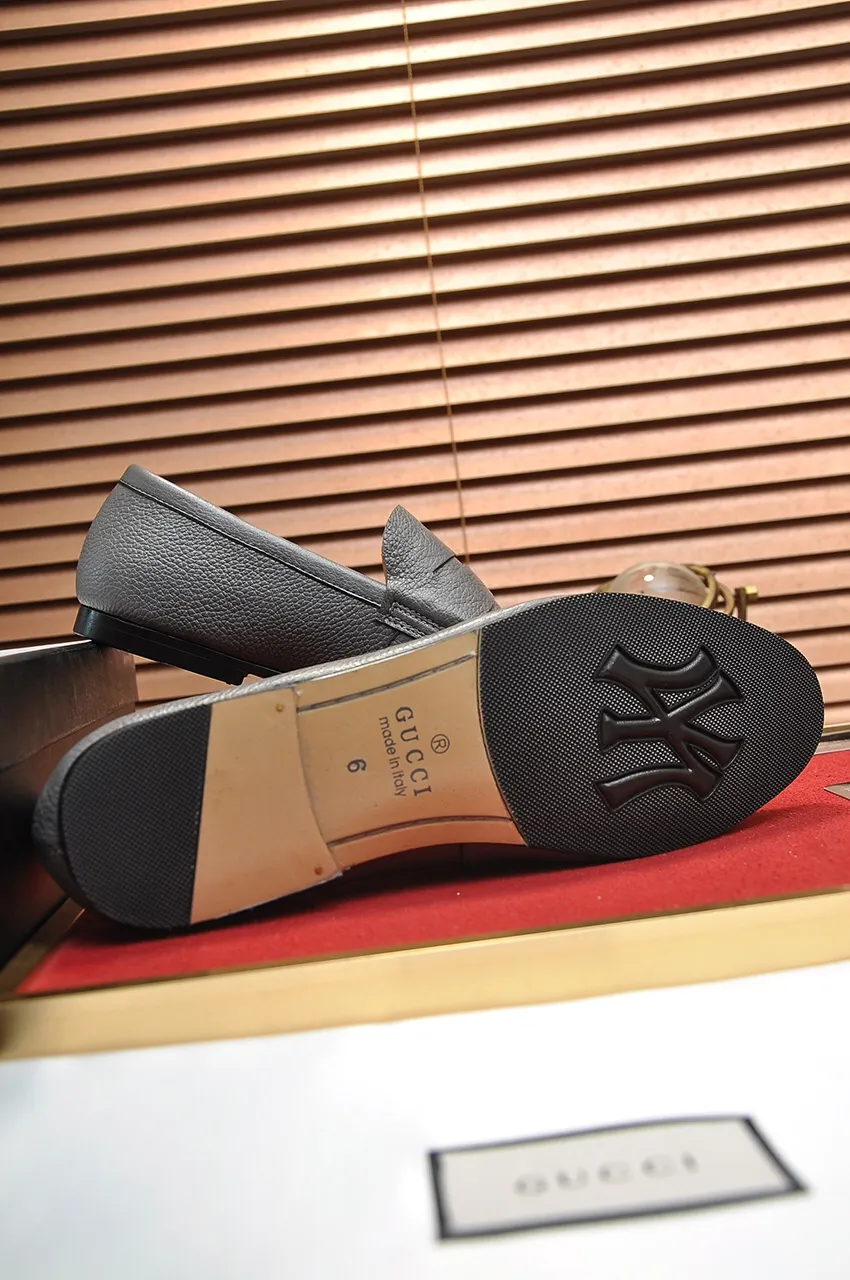 Men's shoes 💰520💶【GUCCI】 (High-end Niuli) New 🍀Gucci* - top version Gucci Peas shoes! Made of imported original cowhide, the inner top layer is comfortable cowhide lining! Original wear-resistant rubber outsole! High quality products! Code number 38-44!